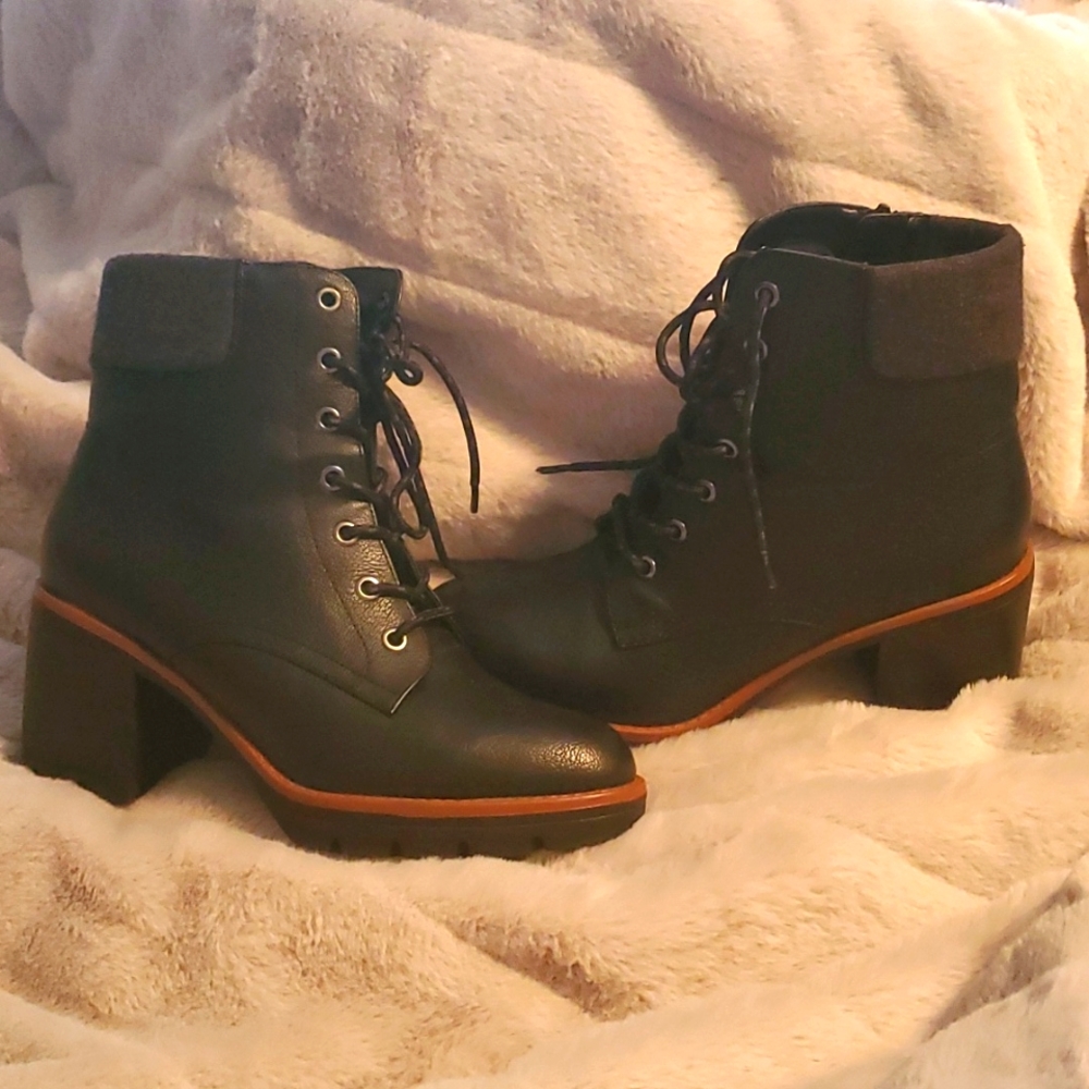 Womens  Naturalizer Boots size 8.5